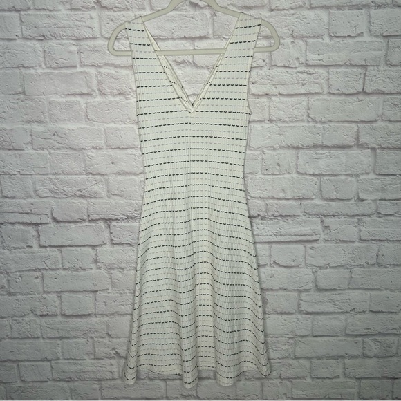 Chinti & Parker Knit Dotted V-Neck Sleeveless A-Line Dress - Picture 5 of 11